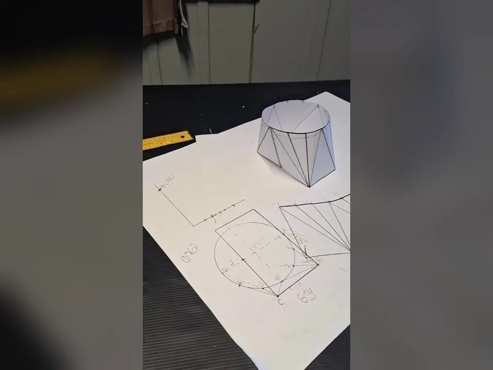 Traçado de caldeiraria com modelo técnico em papel